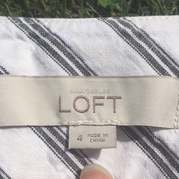 EUC Ann Taylor loft white gray striped skirt - Picture 5 of 12